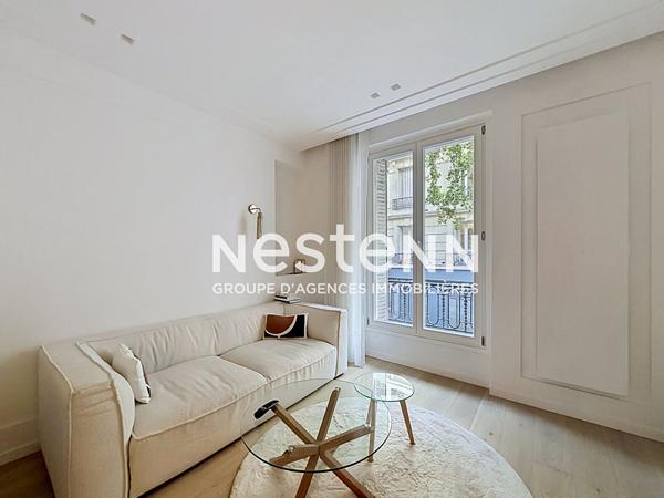 Appartement 3 pièces entièrement rénové aux Batignolles rue Nollet, immeuble de charme, ascenseur voté, prestations de qualité au coeur du quartier recherché