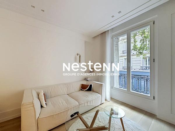 Appartement 3 pièces entièrement rénové aux Batignolles rue Nollet, immeuble de charme, ascenseur voté, prestations de qualité au coeur du quartier recherché