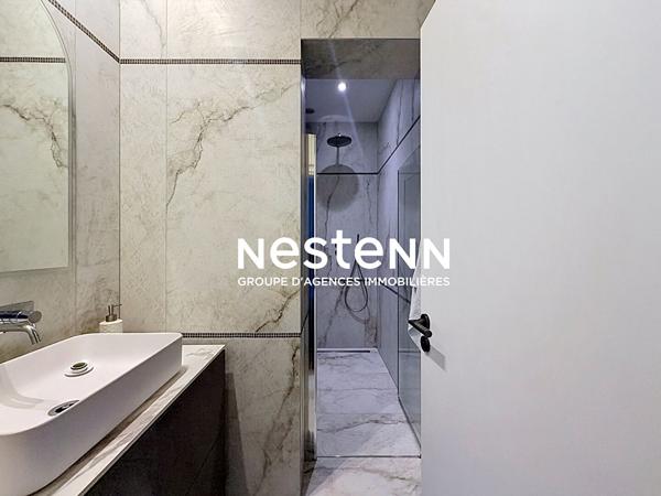 Appartement 3 pièces entièrement rénové aux Batignolles rue Nollet, immeuble de charme, ascenseur voté, prestations de qualité au coeur du quartier recherché