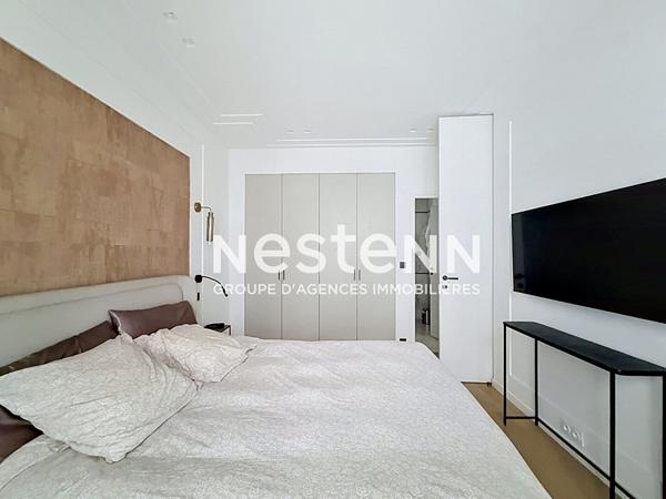 Appartement 3 pièces entièrement rénové aux Batignolles rue Nollet, immeuble de charme, ascenseur voté, prestations de qualité au coeur du quartier recherché