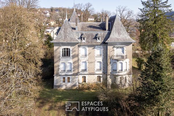 Majestueuse villa à réinventer avec son parc arboré