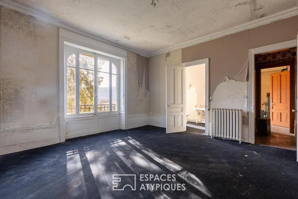 Majestueuse villa à réinventer avec son parc arboré