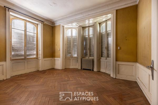 Majestueuse villa à réinventer avec son parc arboré