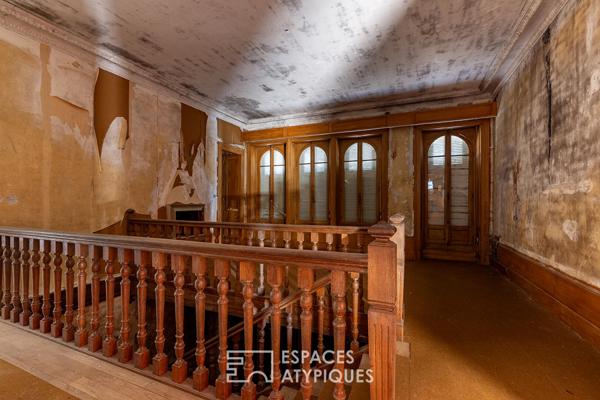Majestueuse villa à réinventer avec son parc arboré