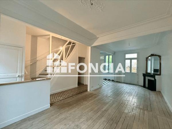 Location Maison 3 pièces 75.1 m² - 7 VILLA DUFRESNE Paris 75016