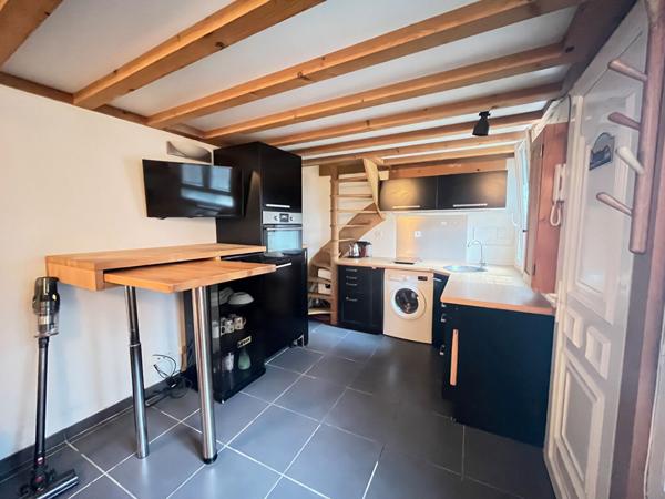 Petit appartement avec mezzanine à Puteaux - A VENDRE