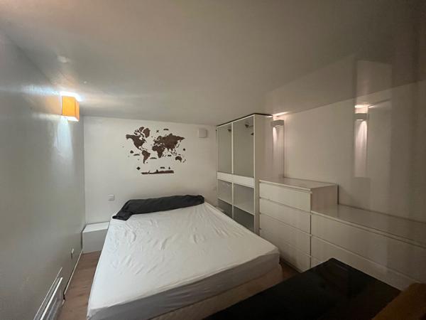 Petit appartement avec mezzanine à Puteaux - A VENDRE