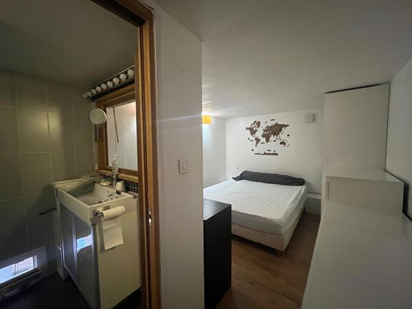 Petit appartement avec mezzanine à Puteaux - A VENDRE
