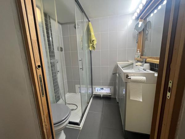 Petit appartement avec mezzanine à Puteaux - A VENDRE