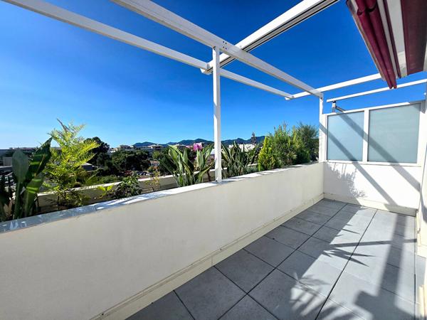 Superbe 2 pièces PLEIN SUD - DERNIER ETAGE