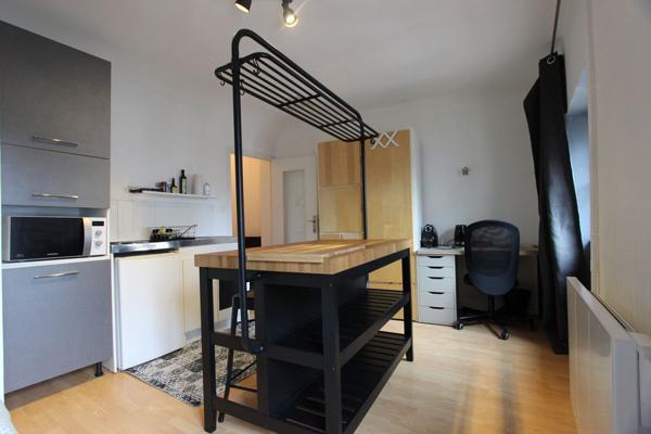 UN BEAU STUDIO POUR INVESTISSEUR, EN CENTRE-VILLE HISTORIQUE. - A QUIMPER Quimper CENTRE