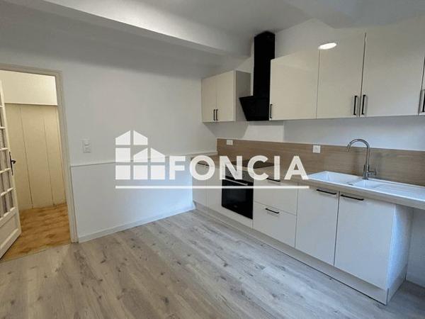 Location Maison 5 pièces 93.6 m² - 39 IMPASSE DU FOSSE MEYROL Eyguieres 13430