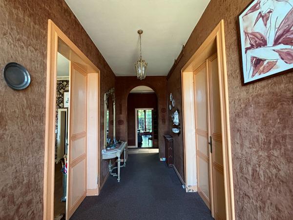 Centre ville de LA FLECHE, Magnifique Maison de Maître située au Coeur de la Ville à remettre au goût du jour.