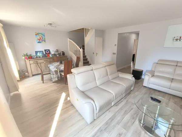 Maison Massy de 177.60 m² utiles en copropriété des années 2000 proche RER à pied garage, remise jardin clos