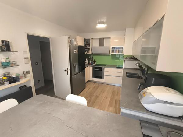 Maison Massy de 177.60 m² utiles en copropriété des années 2000 proche RER à pied garage, remise jardin clos