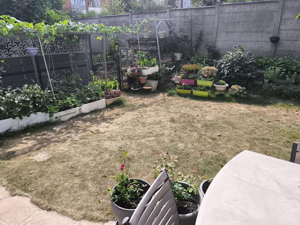 Maison Massy de 177.60 m² utiles en copropriété des années 2000 proche RER à pied garage, remise jardin clos