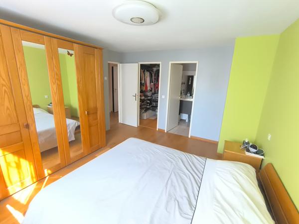 Maison Massy de 177.60 m² utiles en copropriété des années 2000 proche RER à pied garage, remise jardin clos