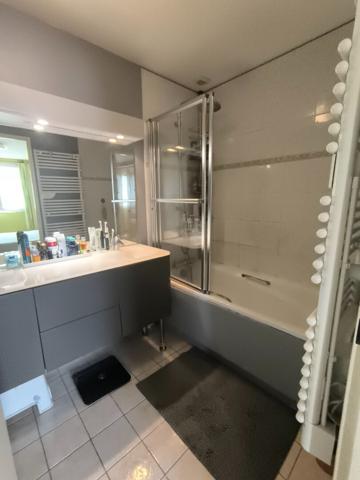 Maison Massy de 177.60 m² utiles en copropriété des années 2000 proche RER à pied garage, remise jardin clos