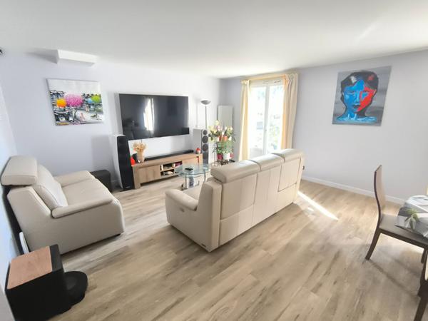 Maison Massy de 177.60 m² utiles en copropriété des années 2000 proche RER à pied garage, remise jardin clos