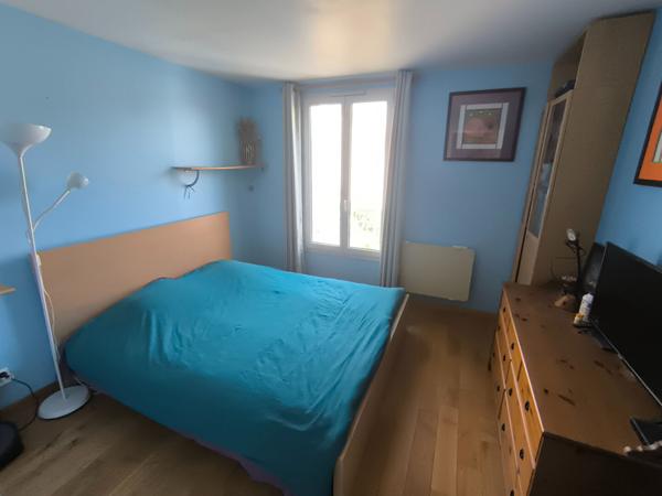 Maison Massy de 177.60 m² utiles en copropriété des années 2000 proche RER à pied garage, remise jardin clos