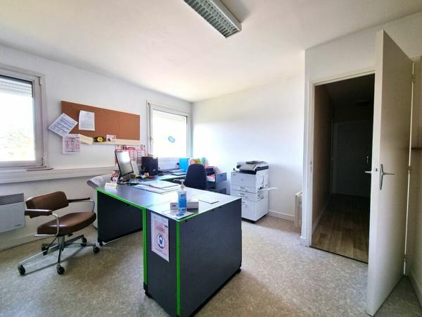 POITIERS BUREAUX A LOUER FACE A LA POLYCLINIQUE DE LA PROVIDENCE : 92M²