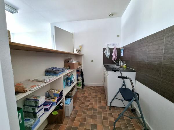 POITIERS BUREAUX A LOUER FACE A LA POLYCLINIQUE DE LA PROVIDENCE : 92M²