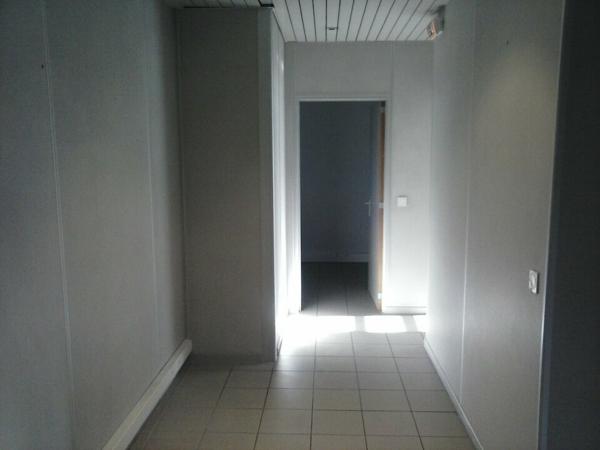 Bureaux à louer à Avignon avec parking et services sur axe principal
