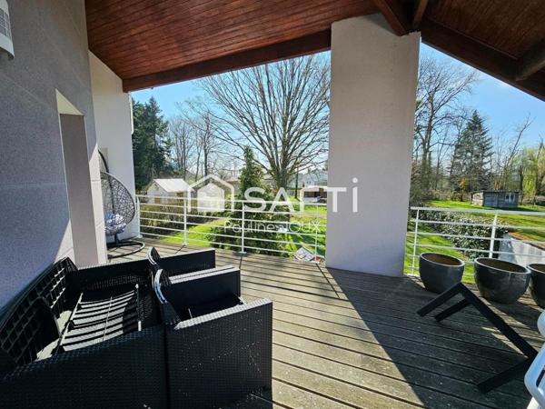 Maison d'architecte spacieuse 375m2 avec terrain et garage