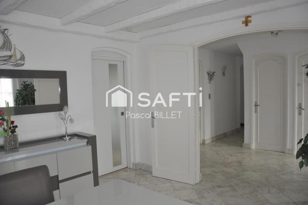 Proche de nos belles plages 2mn  et bien situe dans un cadre agréable.