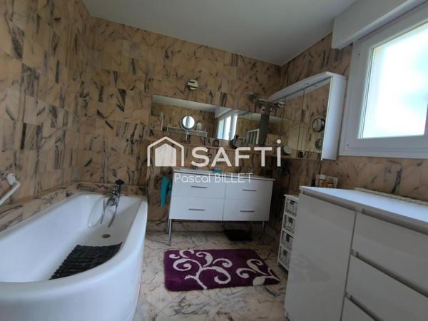 Proche de nos belles plages 2mn  et bien situe dans un cadre agréable.