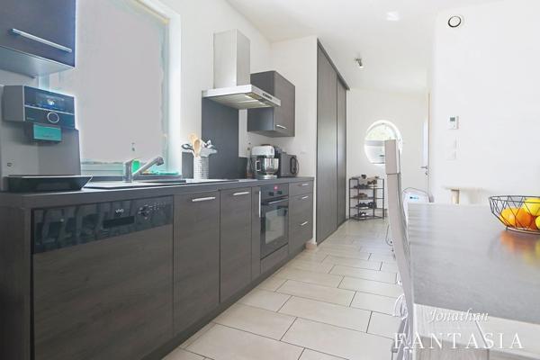 Il a tout pour plaire : appartement 2 pièces de 59,37 m² avec terrasse, garage et stationnements à Escherange