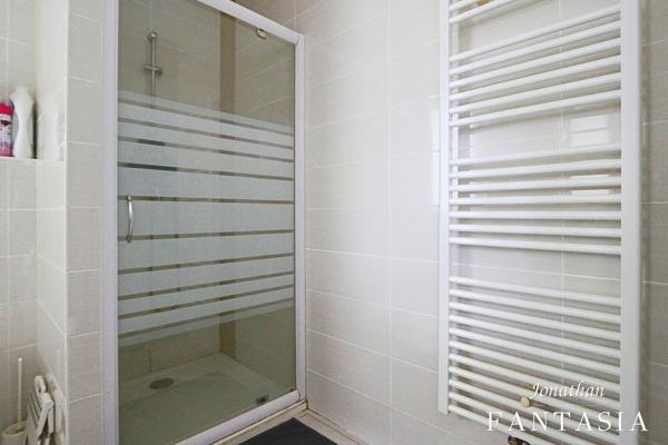Il a tout pour plaire : appartement 2 pièces de 59,37 m² avec terrasse, garage et stationnements à Escherange