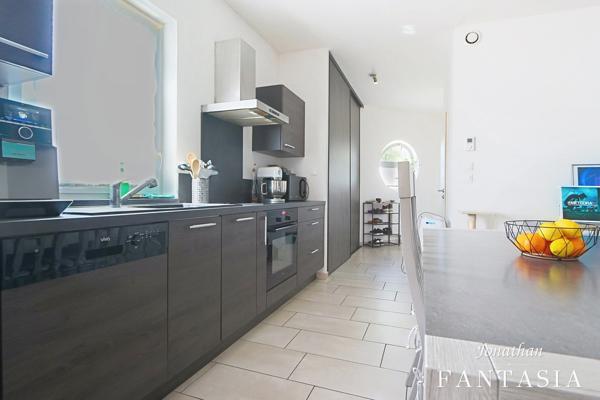 Il a tout pour plaire : appartement 2 pièces de 59,37 m² avec terrasse, garage et stationnements à Escherange