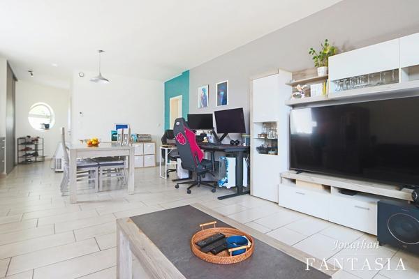 Il a tout pour plaire : appartement 2 pièces de 59,37 m² avec terrasse, garage et stationnements à Escherange