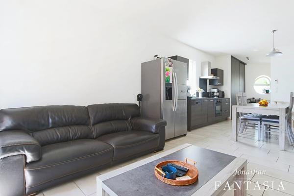 Il a tout pour plaire : appartement 2 pièces de 59,37 m² avec terrasse, garage et stationnements à Escherange