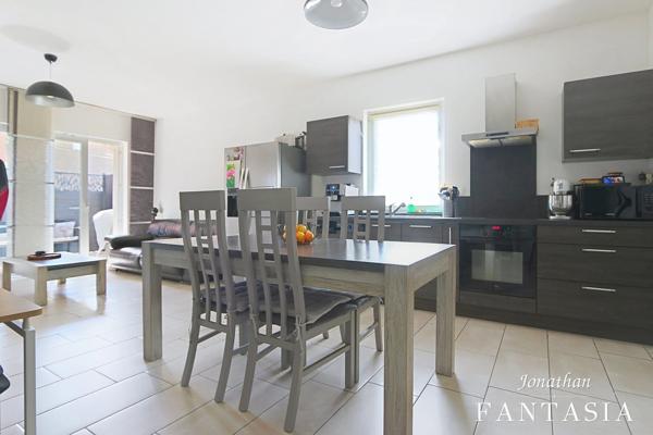 Il a tout pour plaire : appartement 2 pièces de 59,37 m² avec terrasse, garage et stationnements à Escherange