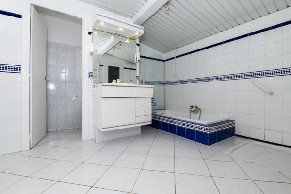 Les Pennes Mirabeau Jas de Rhodes Maison de 98 m2 au calme sans vis à vis belle vue sur végétation 426 m2 de terrain