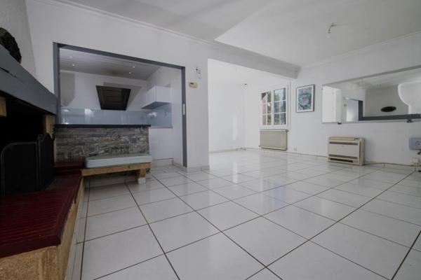 Les Pennes Mirabeau Jas de Rhodes Maison de 98 m2 au calme sans vis à vis belle vue sur végétation 426 m2 de terrain