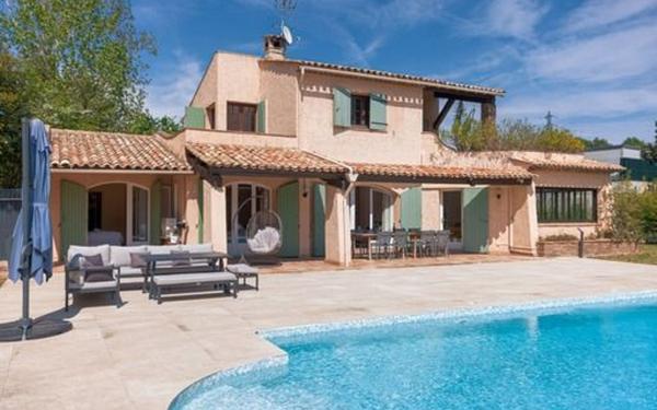 Maison à vendre    5 pièces • 190,96 m2 Mougins