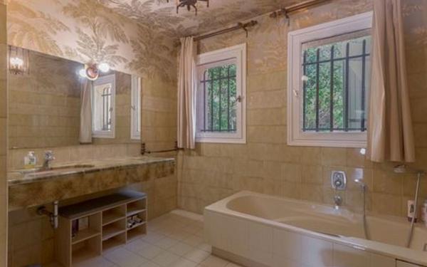 Maison à vendre    5 pièces • 190,96 m2 Mougins