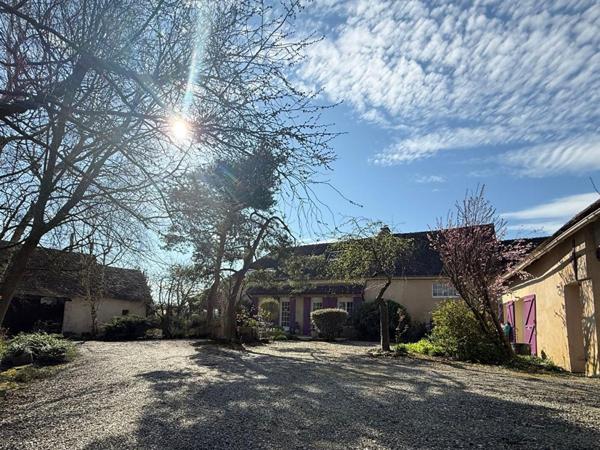Ancienne ferme rénovée à proximité de  Mamers 10 pièce(s) 230 m2