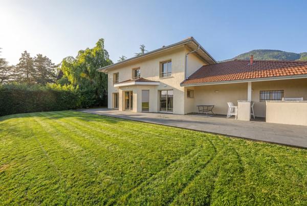 Vente Maison de luxe Divonne-les-Bains 6 Pièces 170 m²