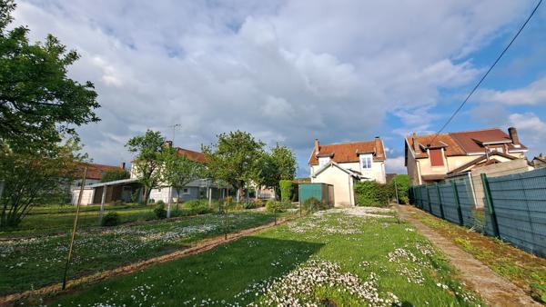 Petite maison de ancienne de village à rafraîchir