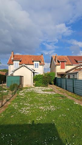 Petite maison de ancienne de village à rafraîchir