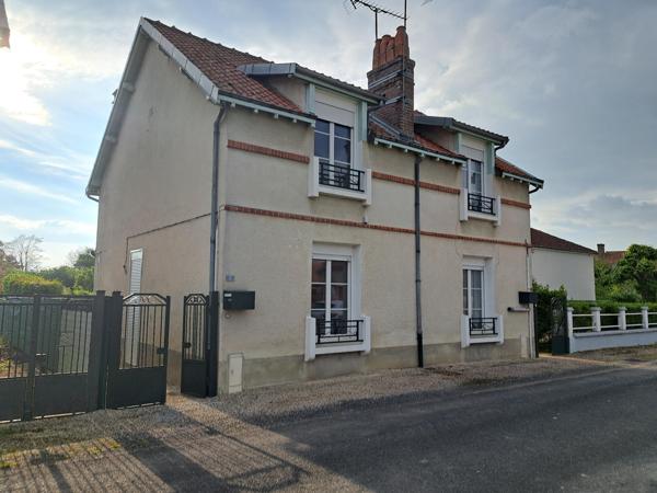 Petite maison de ancienne de village à rafraîchir