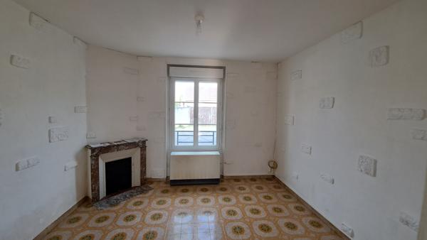 Petite maison de ancienne de village à rafraîchir