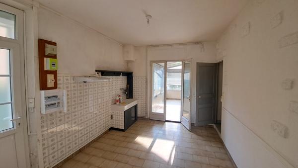 Petite maison de ancienne de village à rafraîchir