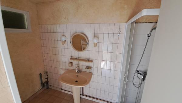 Petite maison de ancienne de village à rafraîchir