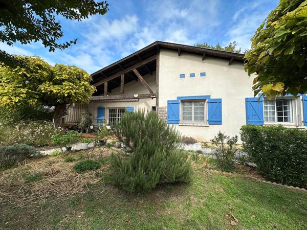 Maison landaise typique, lumineuse et paisible.