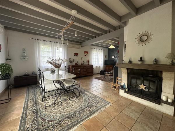 Maison landaise typique, lumineuse et paisible.